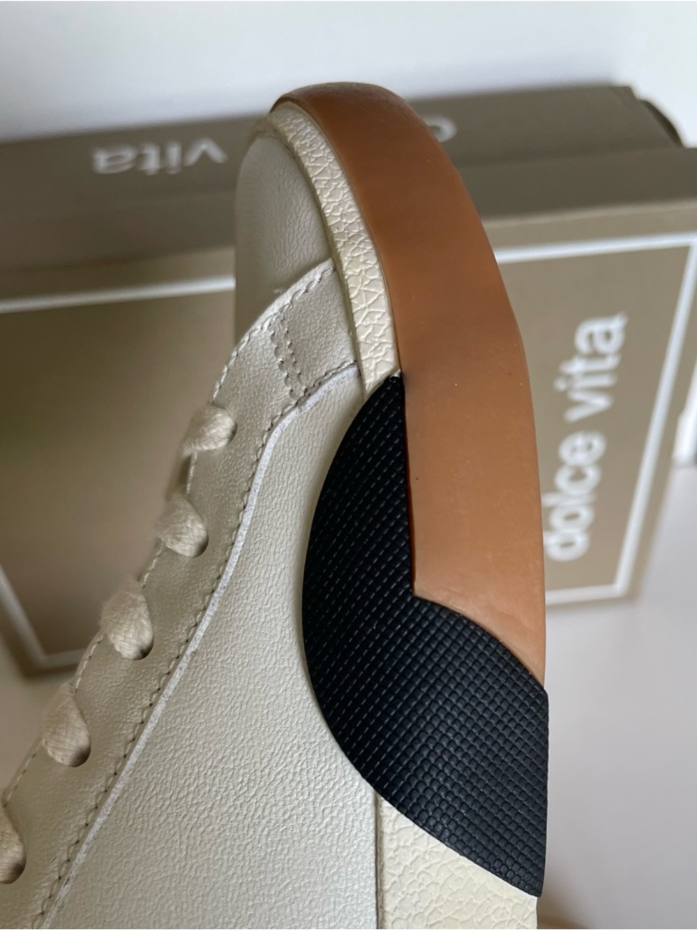 LIKE NEW DOLCE VITA ZINA WHITE LEATHER COURT SNEAKER WOMENS SIZE 8.5 - Picture 9 of 17